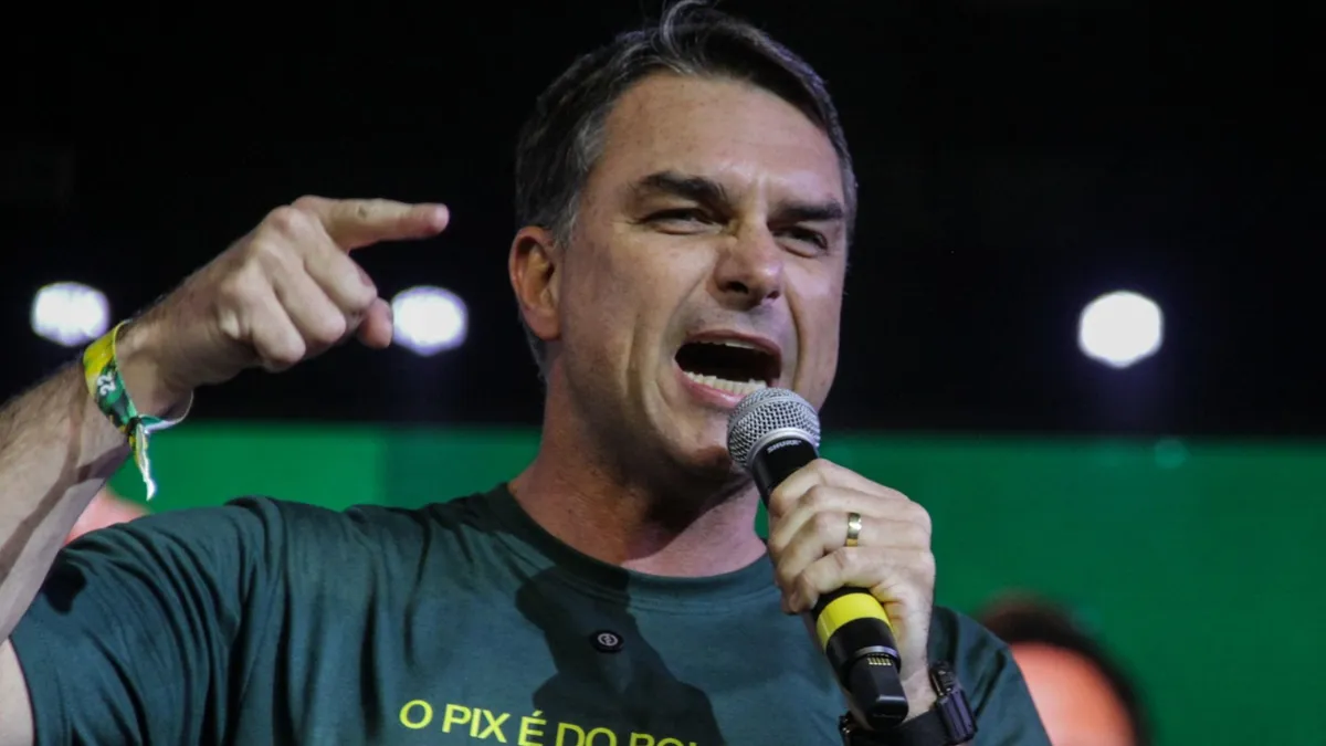 sistema-vai-tentar-me-parar-dispara-flavio-bolsona0139852400202608131527-ScaleDownProportional